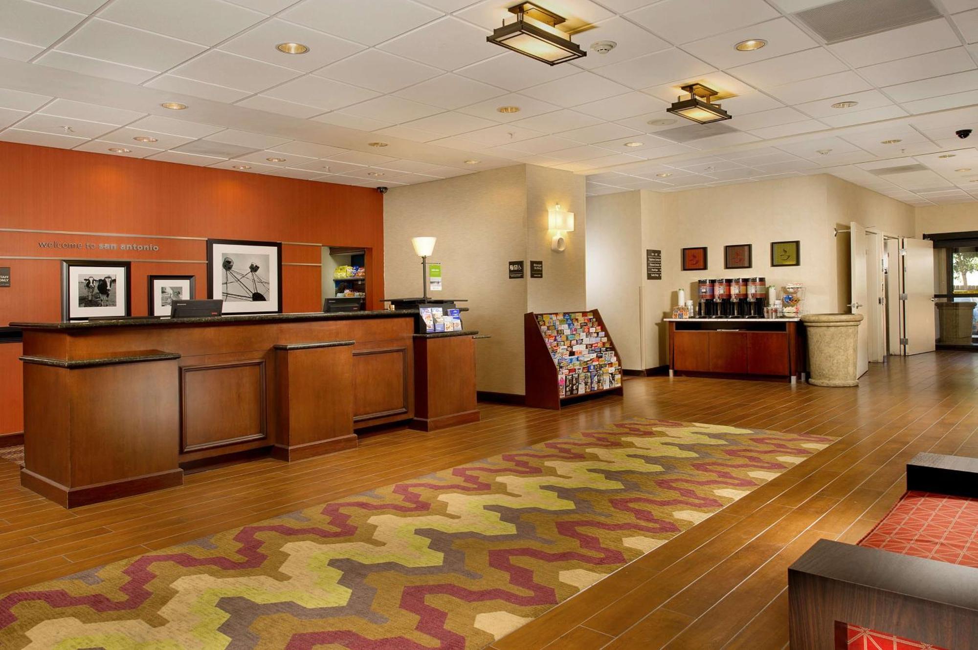 Hampton Inn And Suites San Antonio Airport Экстерьер фото