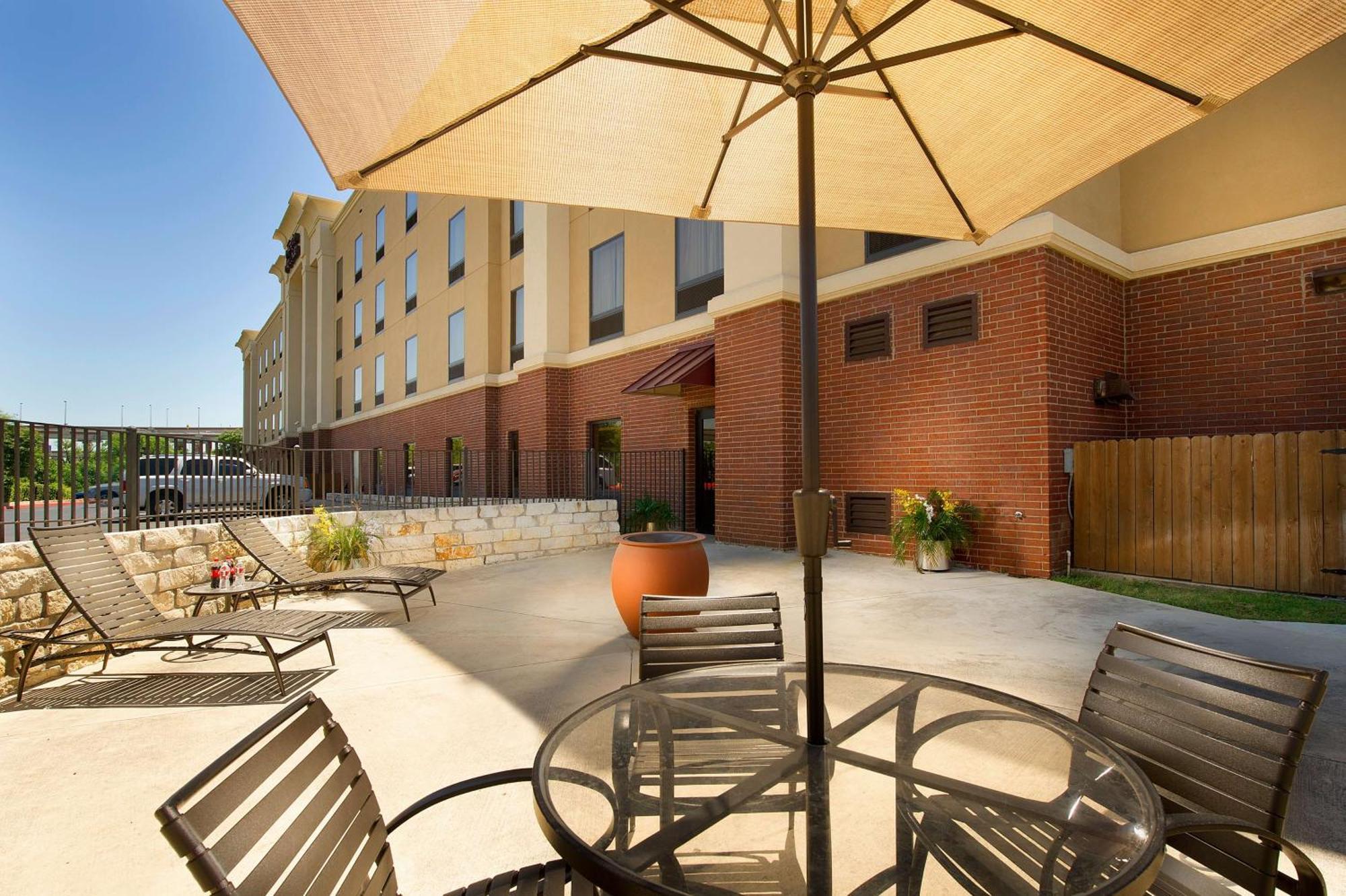 Hampton Inn And Suites San Antonio Airport Экстерьер фото